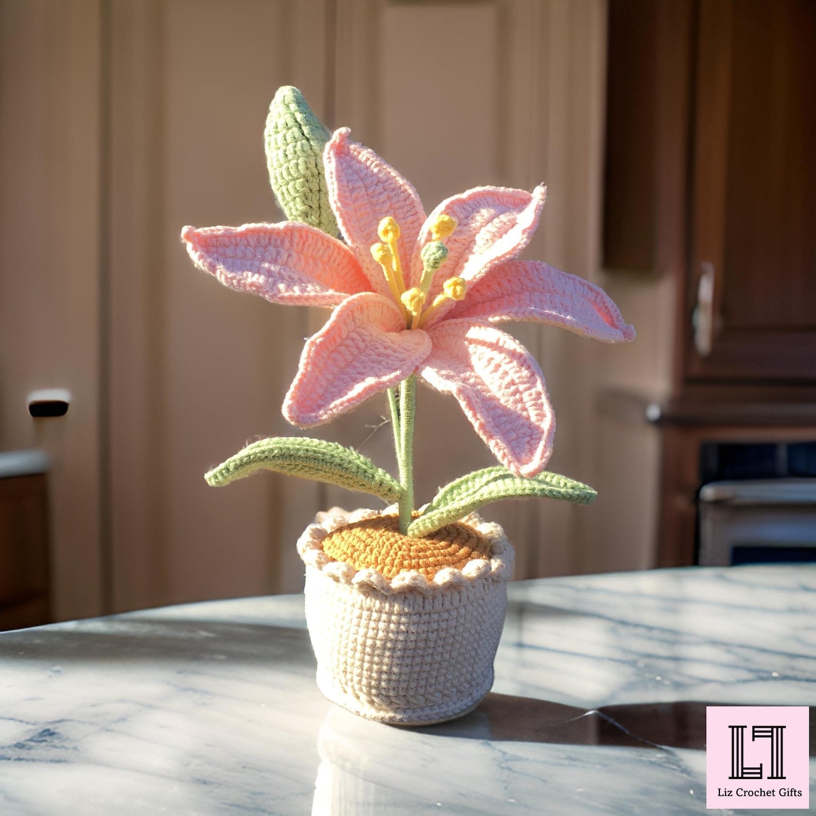 Gehäkelte Blume im Topf
