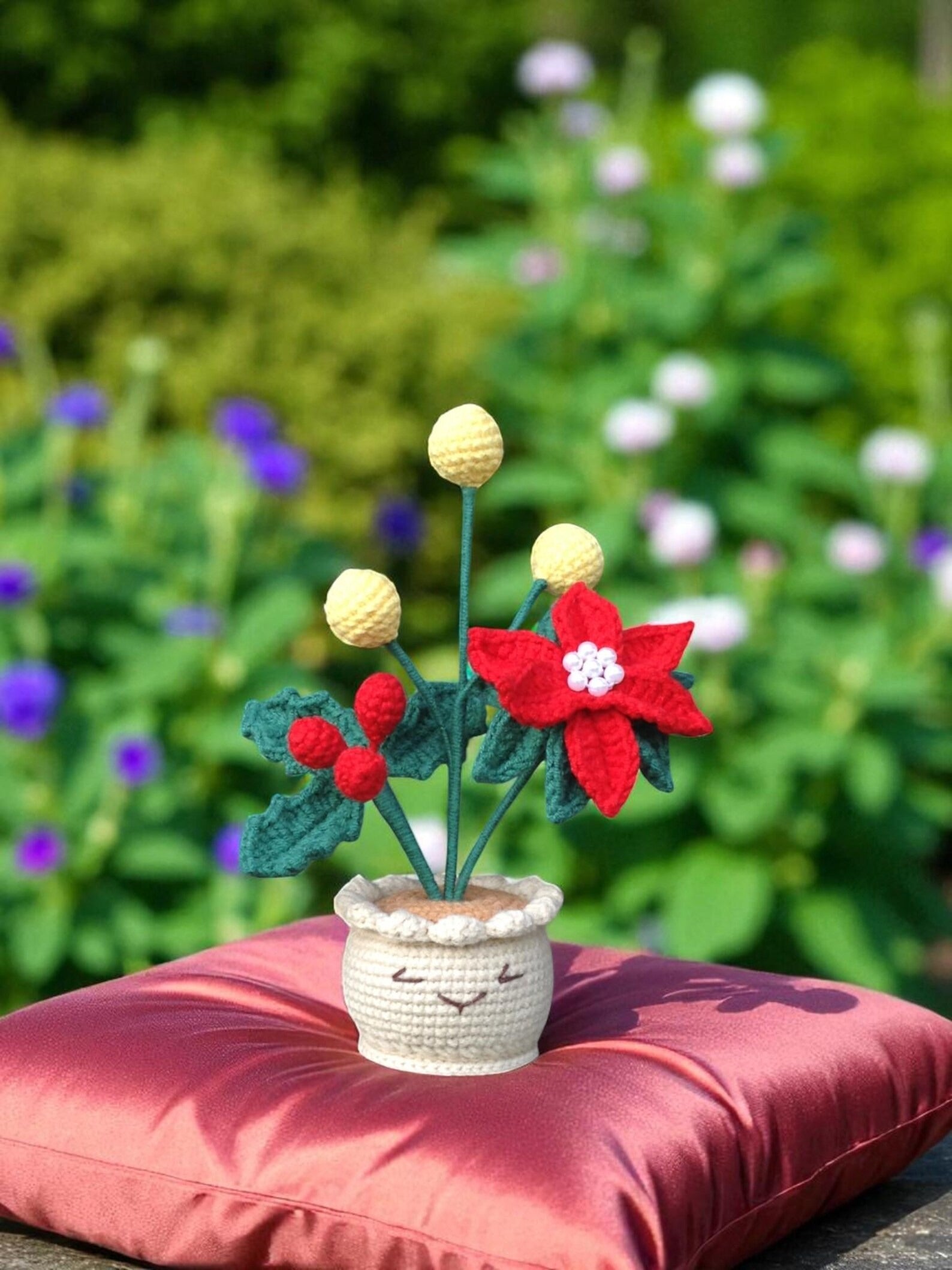 Gehäkelte Blume im Topf Weihnachtsstern