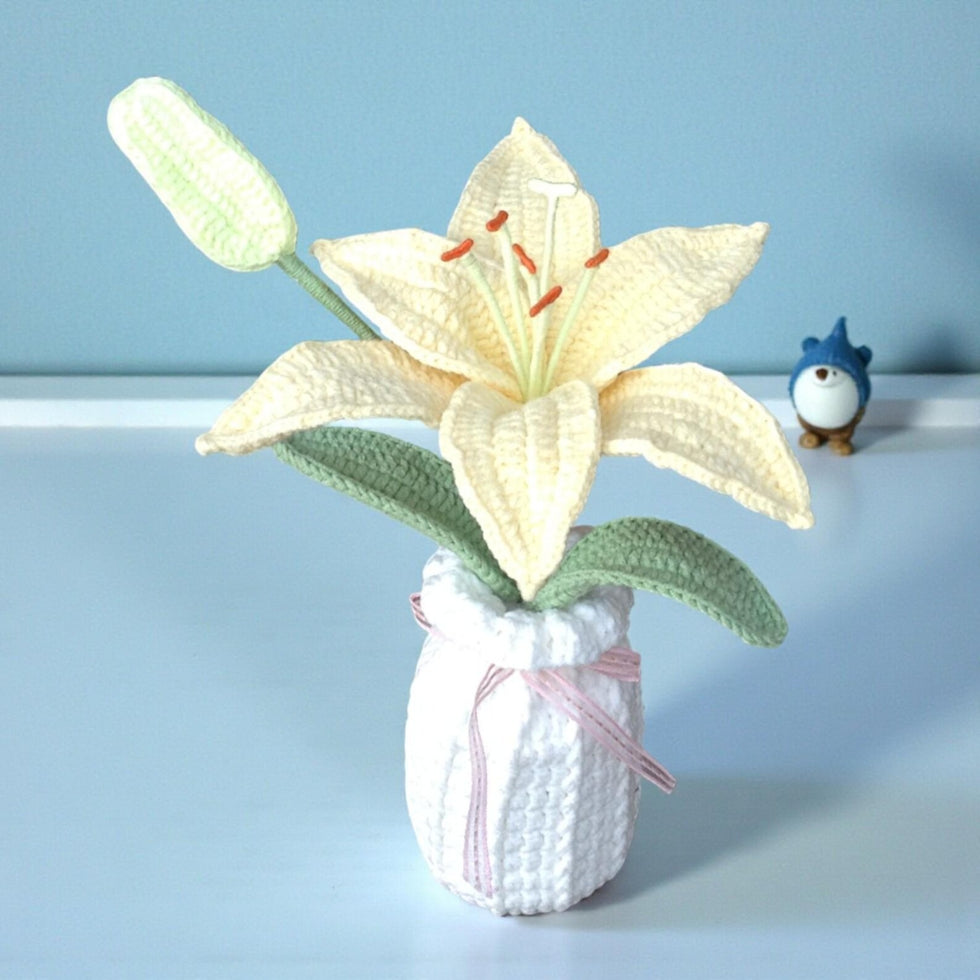 Gehäkelte Blume in Garnvase