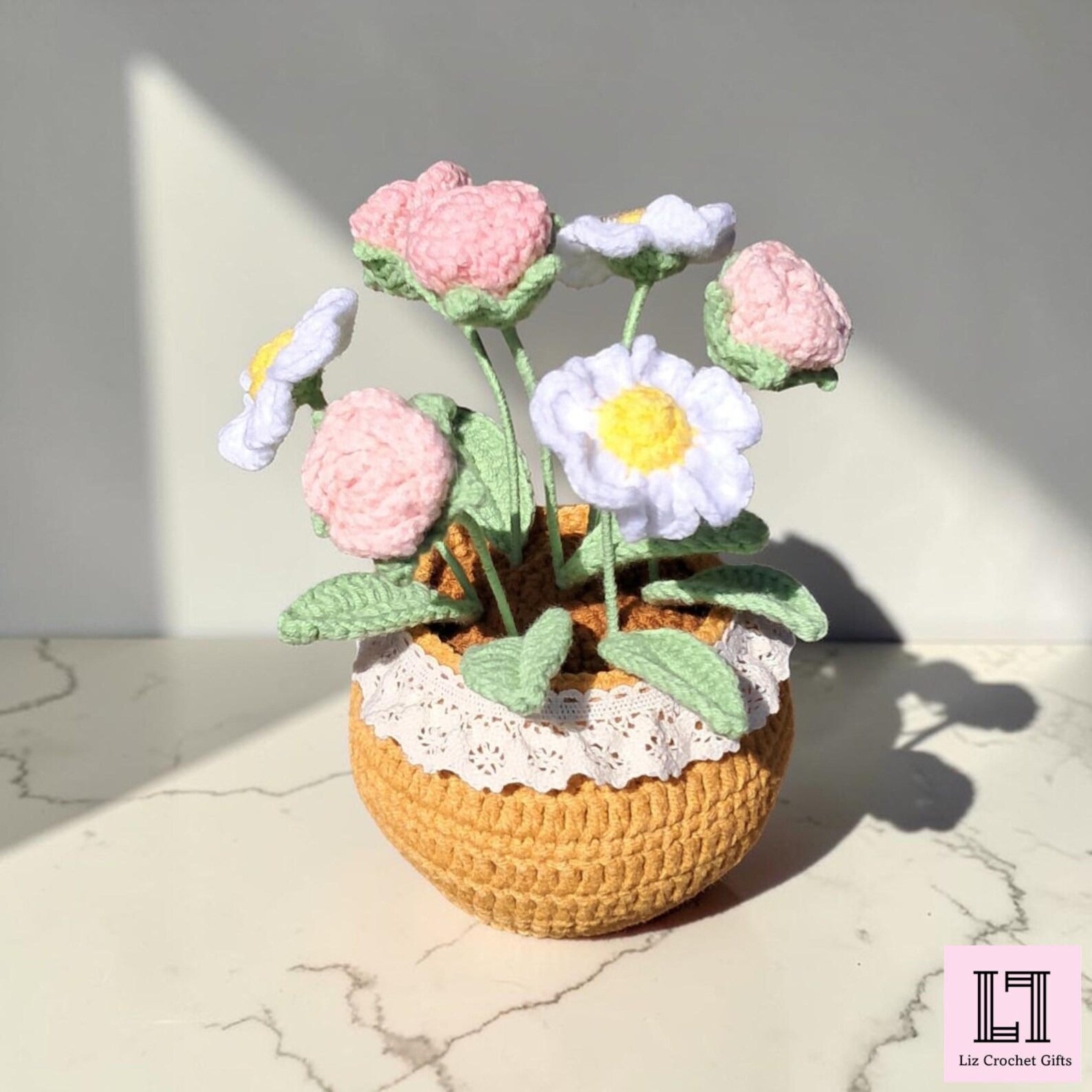 Gehäkelter Blumenstrauß Rose & Gänseblümchen