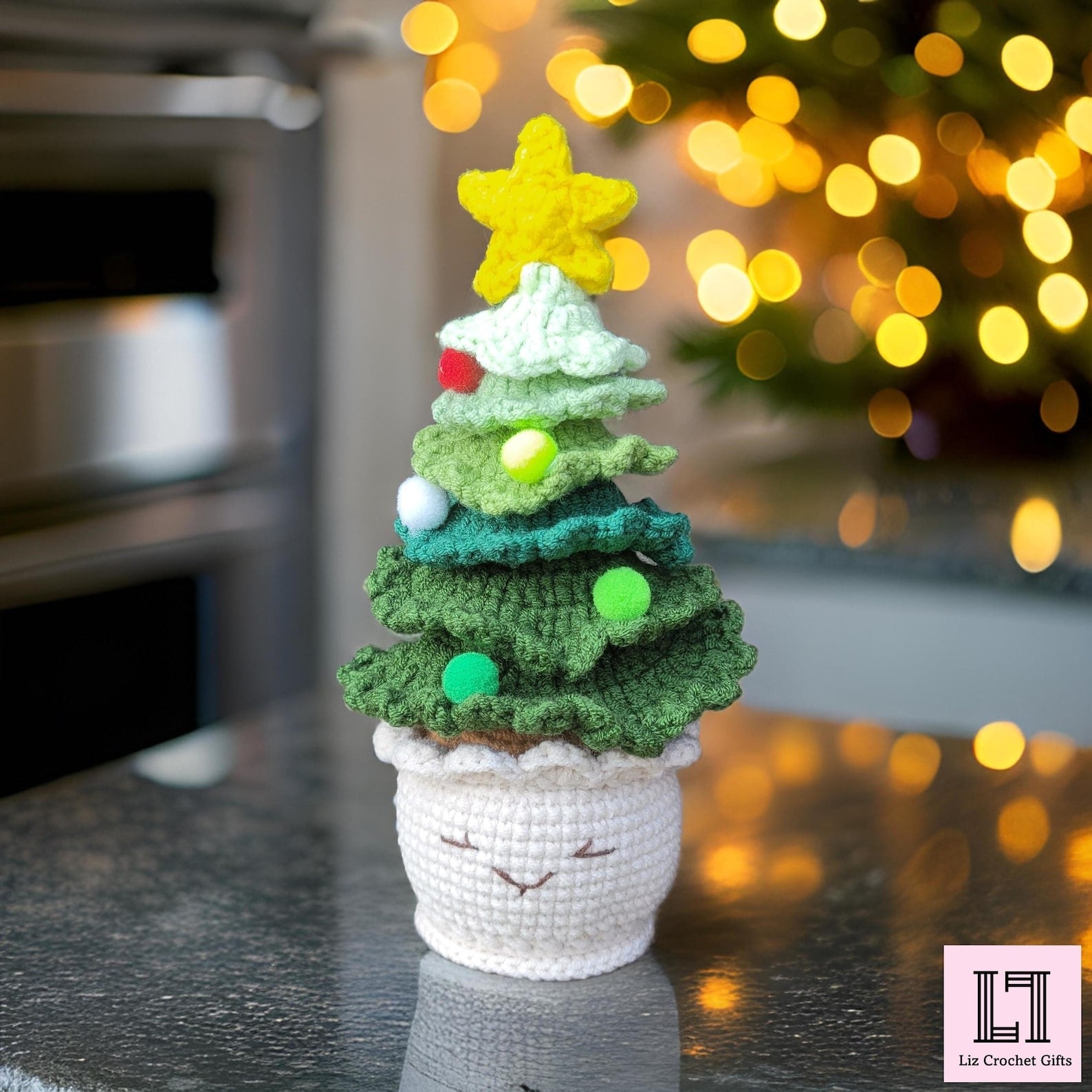 Gehäkelter Weihnachtsbaum im Garn-Topf