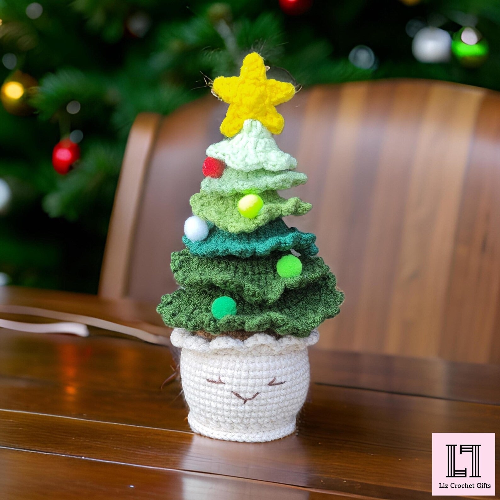 Gehäkelter Weihnachtsbaum im Garn-Topf