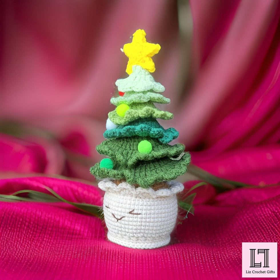 Gehäkelter Weihnachtsbaum im Garn-Topf