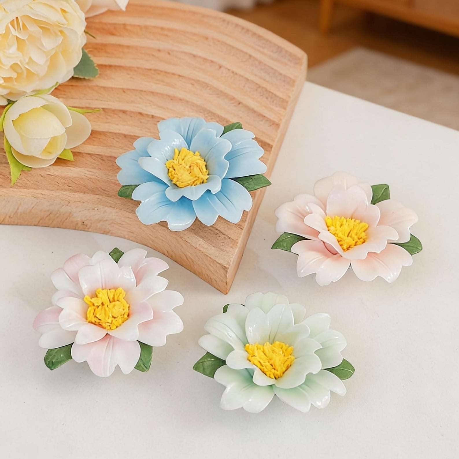 Handgemachte Keramik-Blumenmagnete