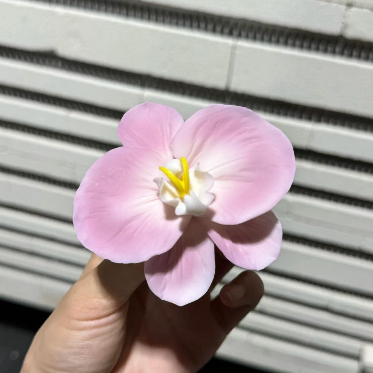 Handgemachte Keramik-Blumenskulptur Orchidee