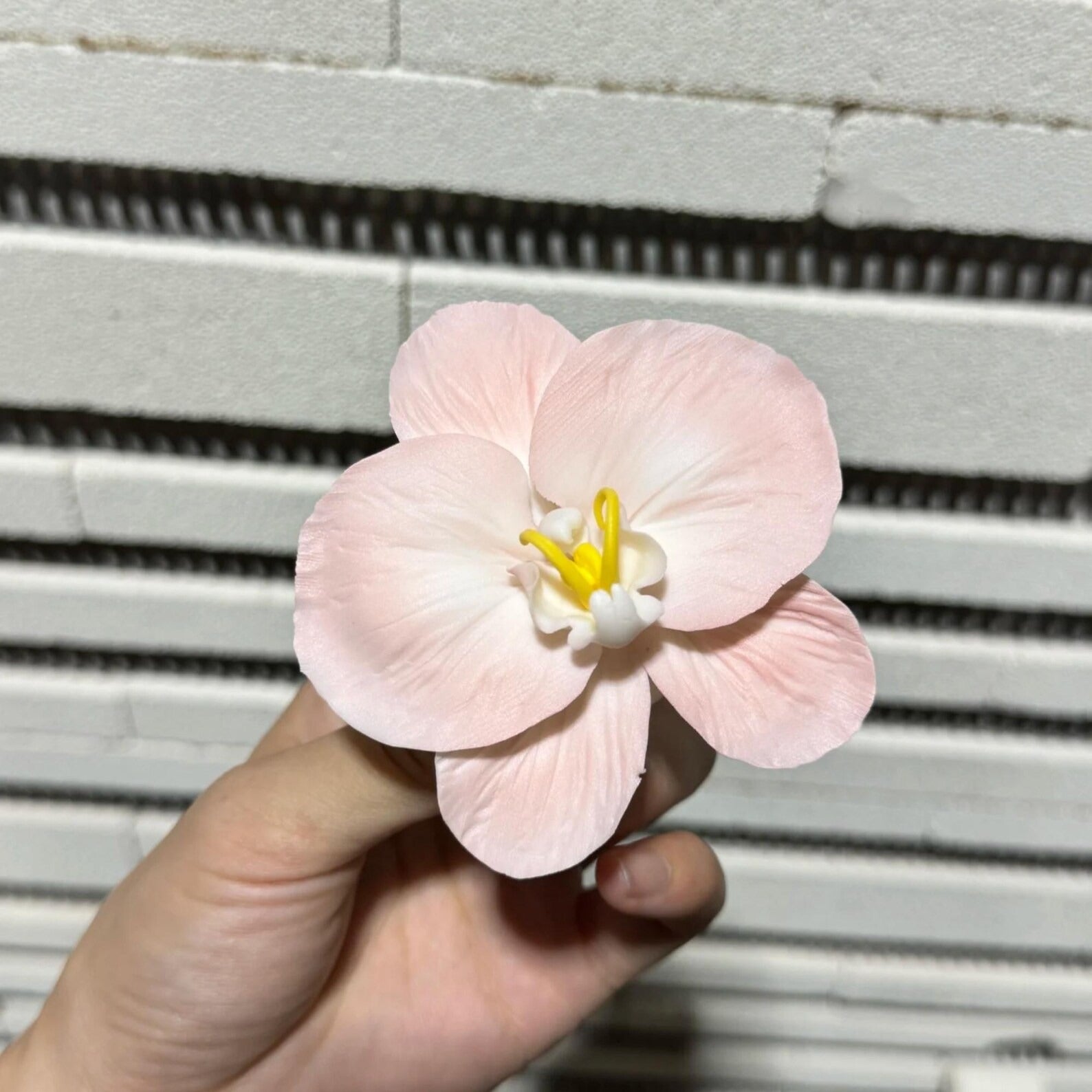 Handgemachte Keramik-Blumenskulptur Orchidee