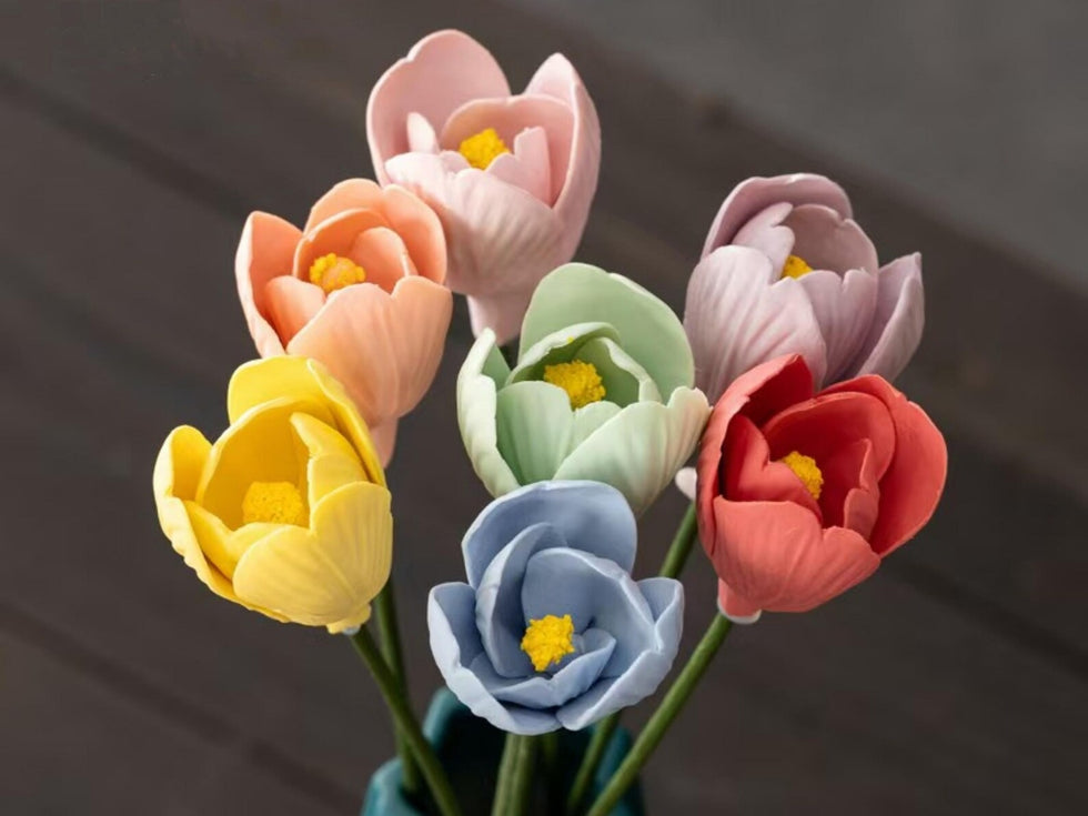 Handgemachte Keramik-Blumenskulptur Tulpe