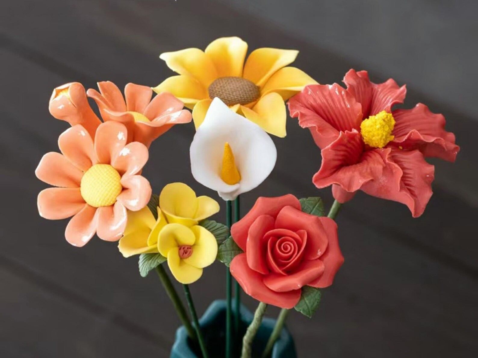 Handgemachter Keramik-Blumenstrauß Gänseblümchen & Calla