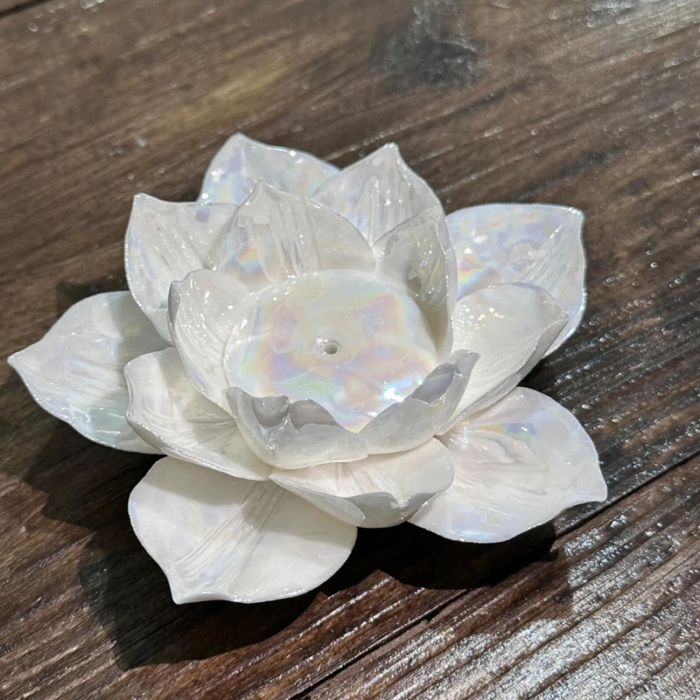 Handgemachter Keramik-Räucherstäbchenhalter Lotus