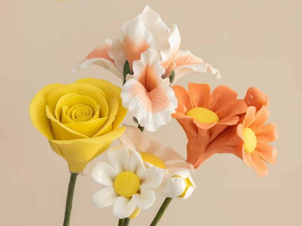 Handgemachtes Keramik-Blumenarrangement