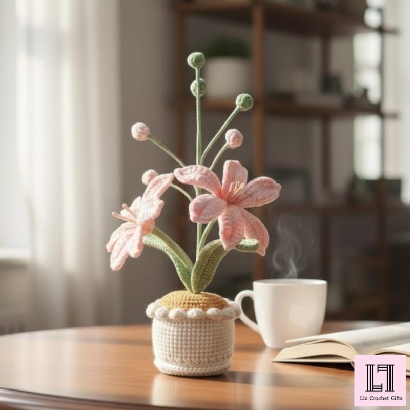 Personalisierte gehäkelte Blume im Topf mit Anhänger