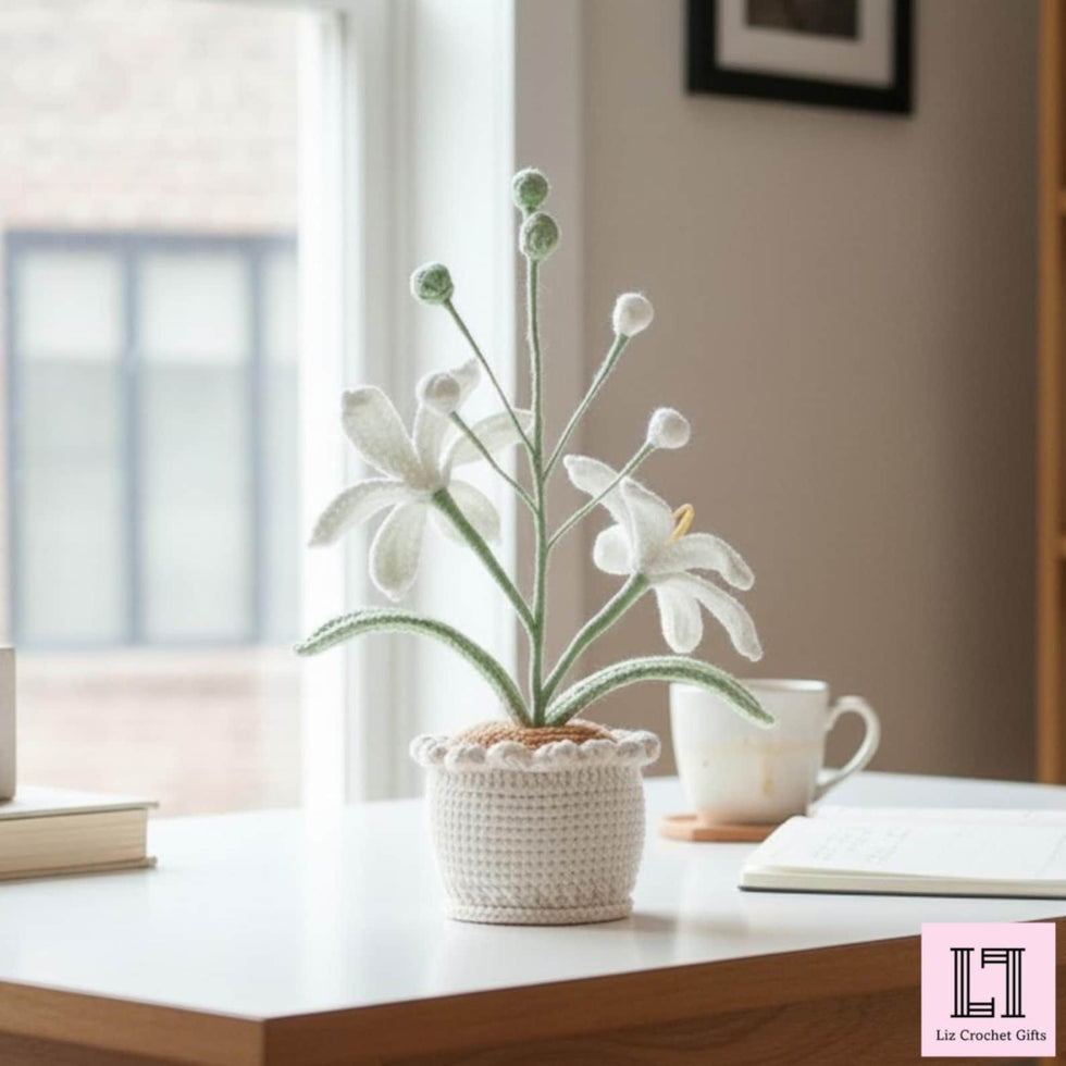 Personalisierte gehäkelte Blume im Topf mit Anhänger