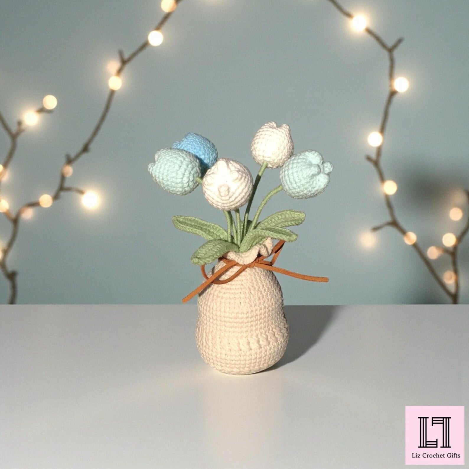 Personalisierter gehäkelter Blumenstrauß Tulpe mit Anhänger